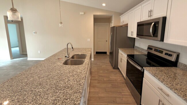 Building Photo - 2920 NW 4th Pl