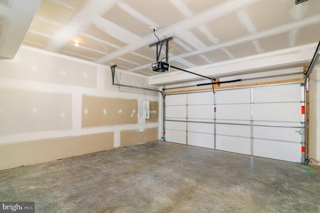 Building Photo - 7851 Briarwood Dr
