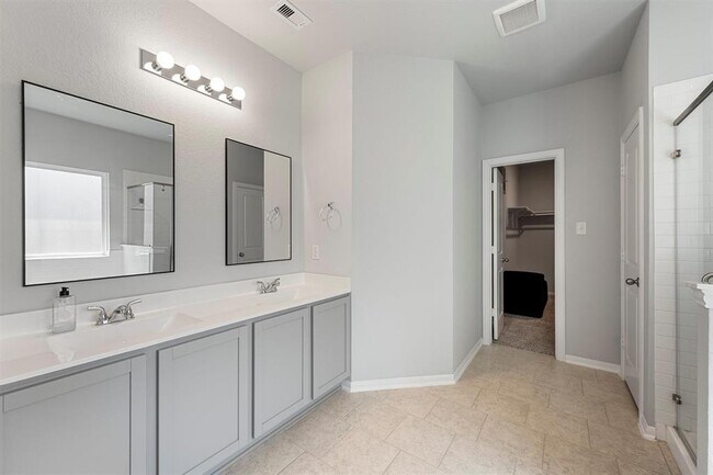 Building Photo - 10511 Kings River Dr