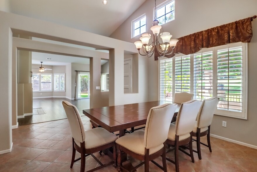 Building Photo - 1098 Torrey Pines Rd