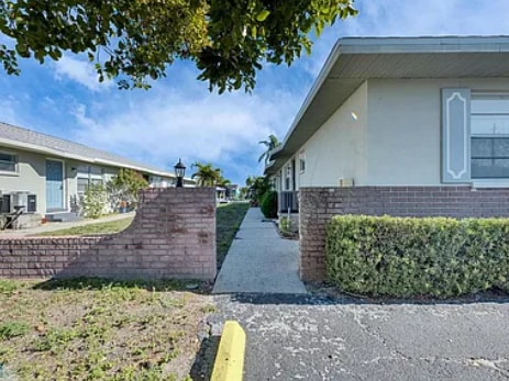 Building Photo - Apollo Beach Condo