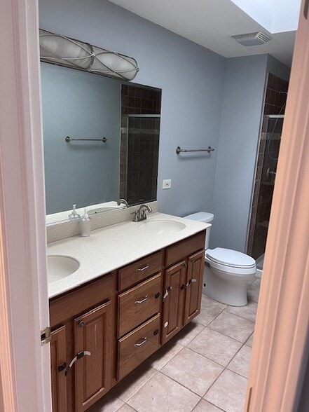 Building Photo - 7256 N Rogers Ave