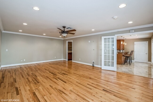 Building Photo - Spacious Cottage in College Park