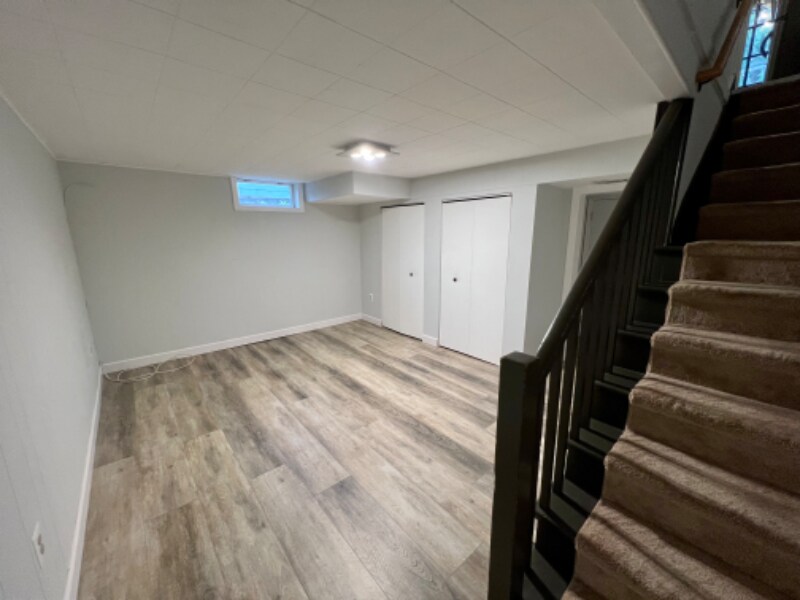 Building Photo - 5867 Edgehill Dr