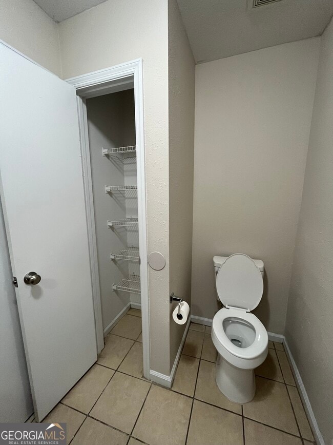 Building Photo - 419 Admiral's Walk Dr