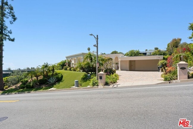 Building Photo - 1725 Loma Vista Dr