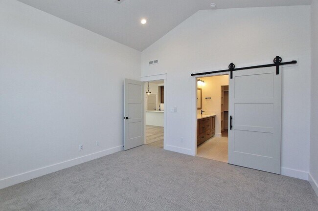 Building Photo - Immaculate Single-Level Patio Home