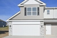 Building Photo - 3 Bedroom 2.5 bath 2 Car Garage   Duplex