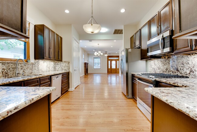 Building Photo - 401 Willard St