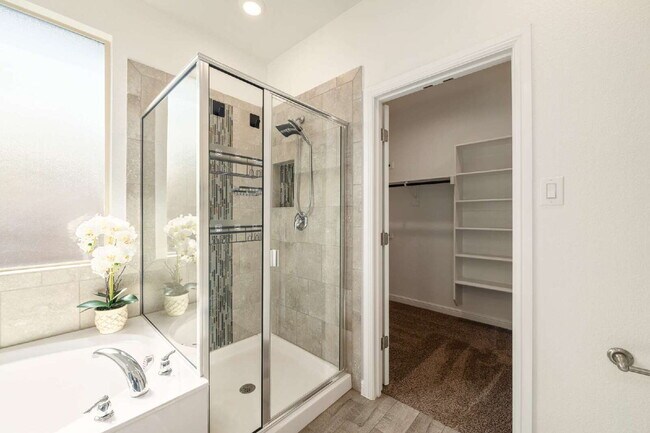 Building Photo - Modern Elegance Meets Everyday Comfort in ...