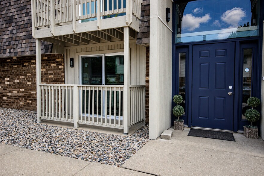 Building Photo - 370 Villabrook Dr