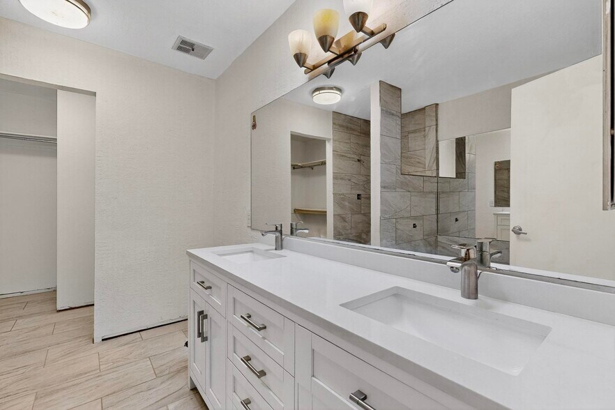 Building Photo - 5528 Overlook Dr NE