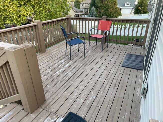 Building Photo - Spacious home in super nice neighborhood in Northwest Omaha