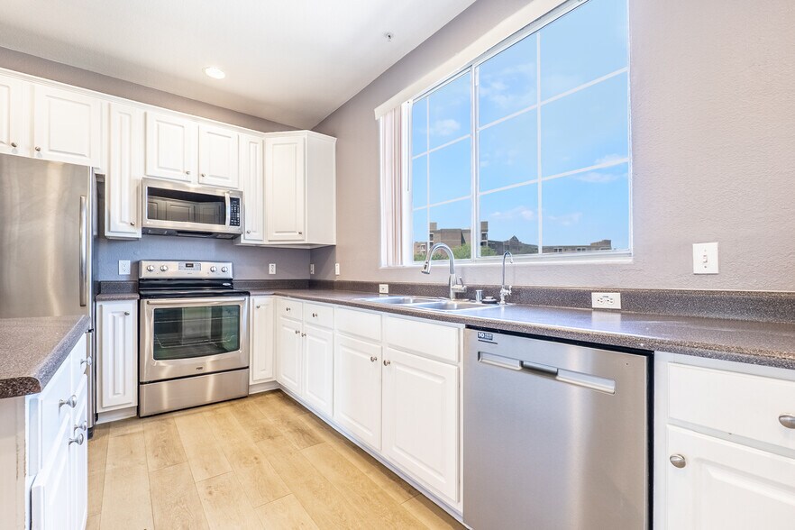 Building Photo - 4455 E Paradise Village Pky S