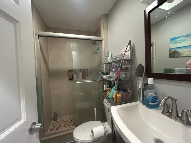 Building Photo - 52 Delle Ave