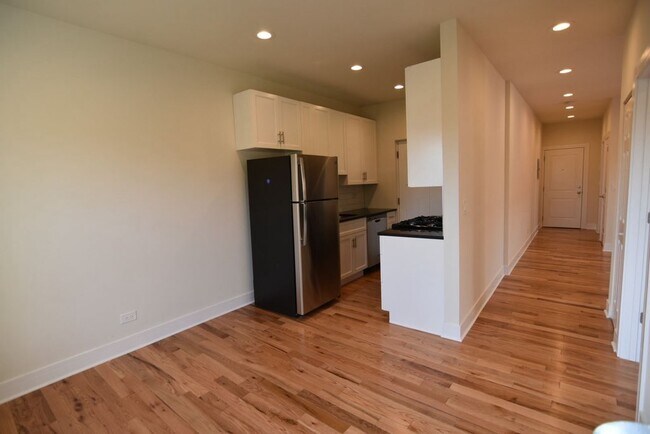 Building Photo - 4424-4432 N Wolcott Ave