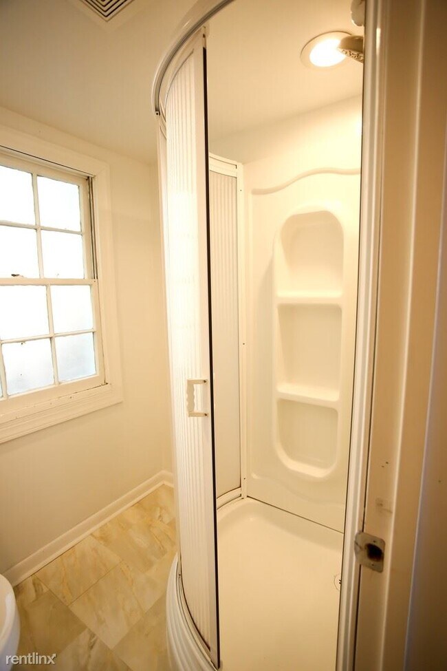 Building Photo - 10 br, 4 bath House - 619 Cabell Avenue