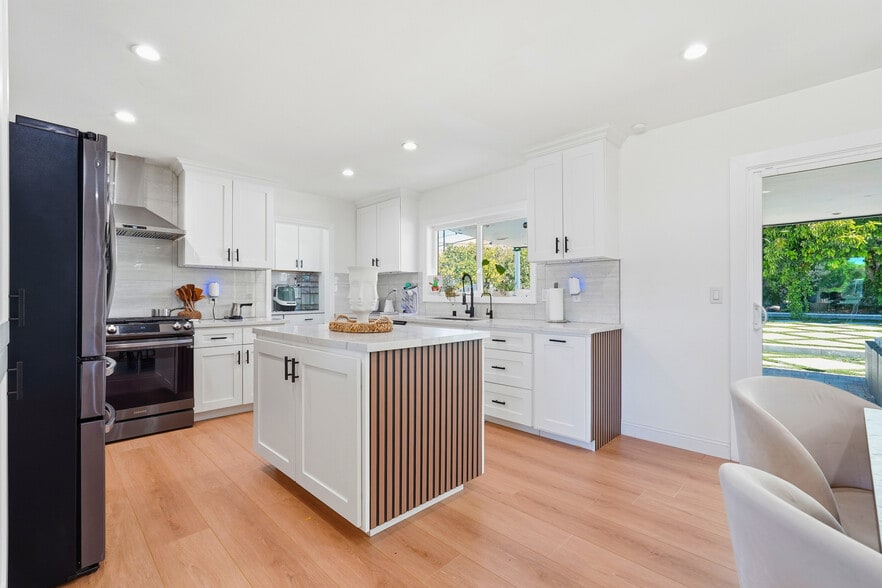Building Photo - 4563 Hempstead St