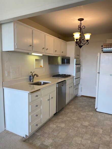 Building Photo - 10201 Grosvenor Pl