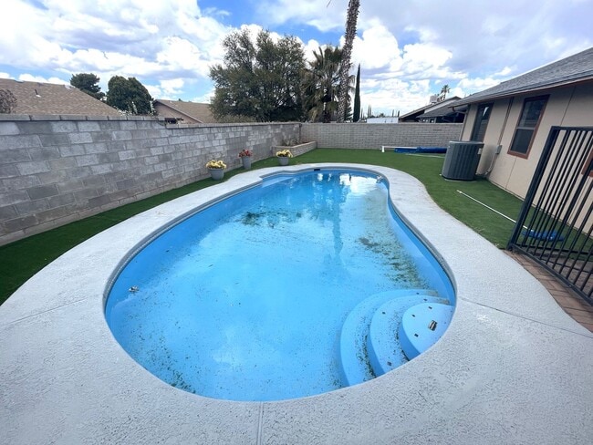 Building Photo - Inground Pool