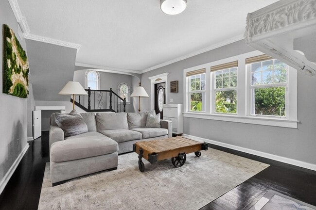 Building Photo - 412 El Prado