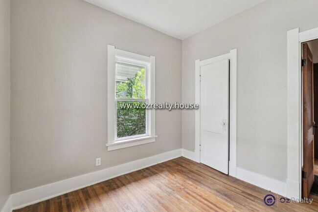 Building Photo - 2027 Berkshire Pl