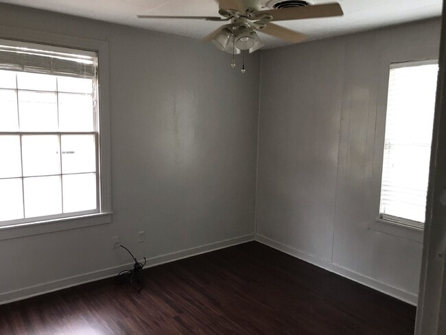 Building Photo - 3 Bedroom/1 bath home on corner lot with a large fenced back yard