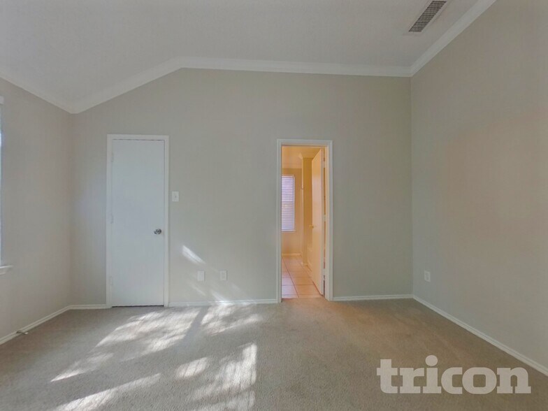 Building Photo - 143 Redbud Dr