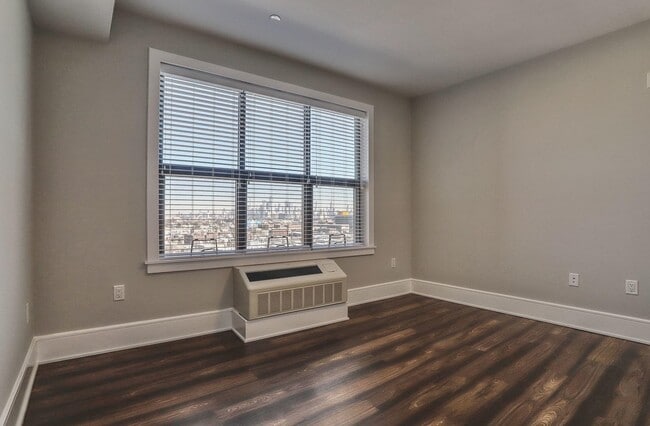 Building Photo - 32 Oakland Ave