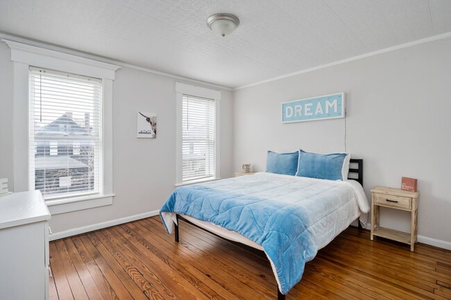 Building Photo - 802 Hamlet St