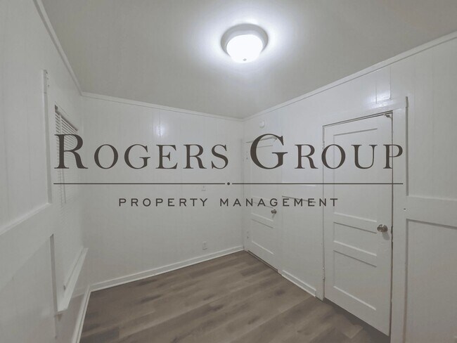 Building Photo - 803 Roberson St