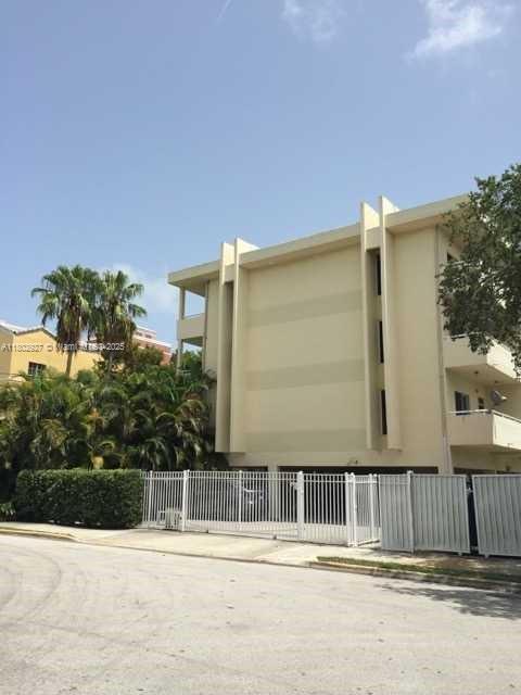 Building Photo - 5839 SW 74th Terrace