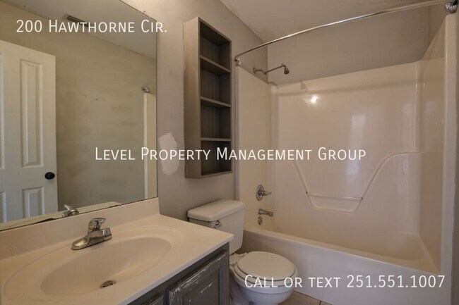 Building Photo - 200 Hawthorne Cir
