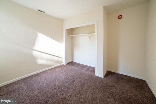 Building Photo - 1850 N 16th St