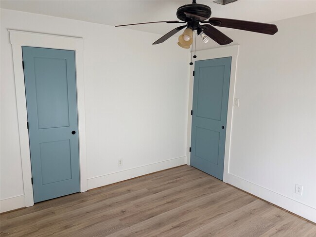 Building Photo - 1906 Shadow Bend Dr