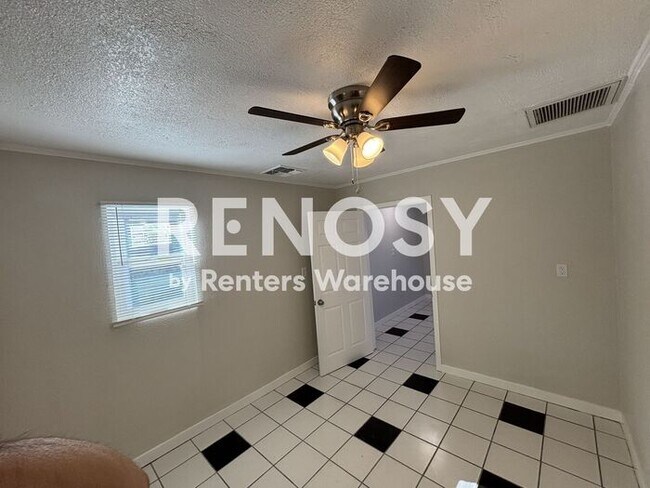 Building Photo - Modern, Solar Energy, 2-Bedroom detached Casita!