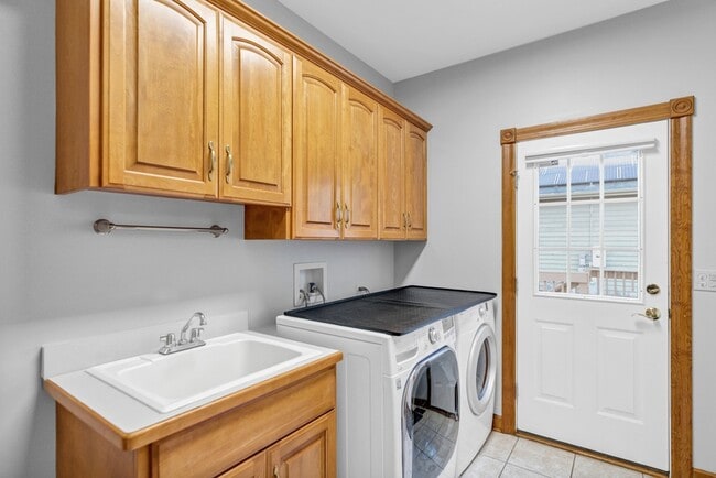 Building Photo - 4N550 School Rd