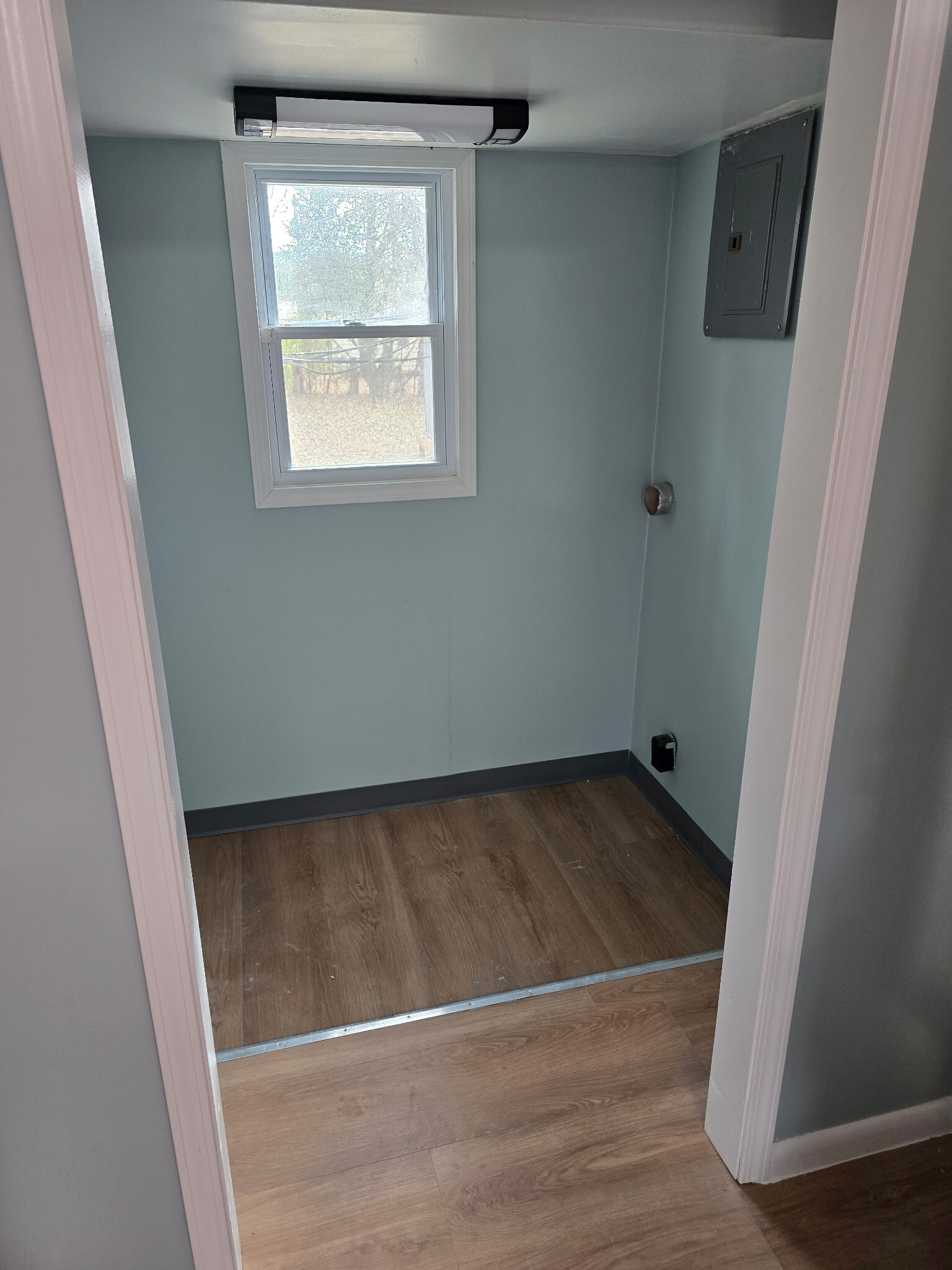 Building Photo - 1702 Wakefield Dr NE