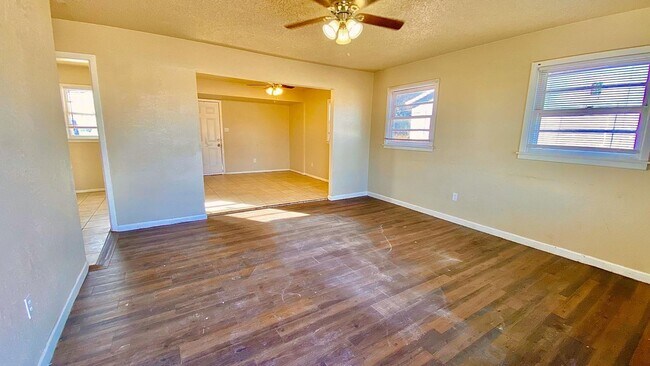 Building Photo - $0 First Month's Rent / $0 Deposit at Move-in