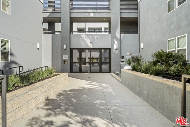 Building Photo - 7100 Playa Vista Dr