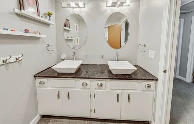 Building Photo - 1232 W Jefferson Ave