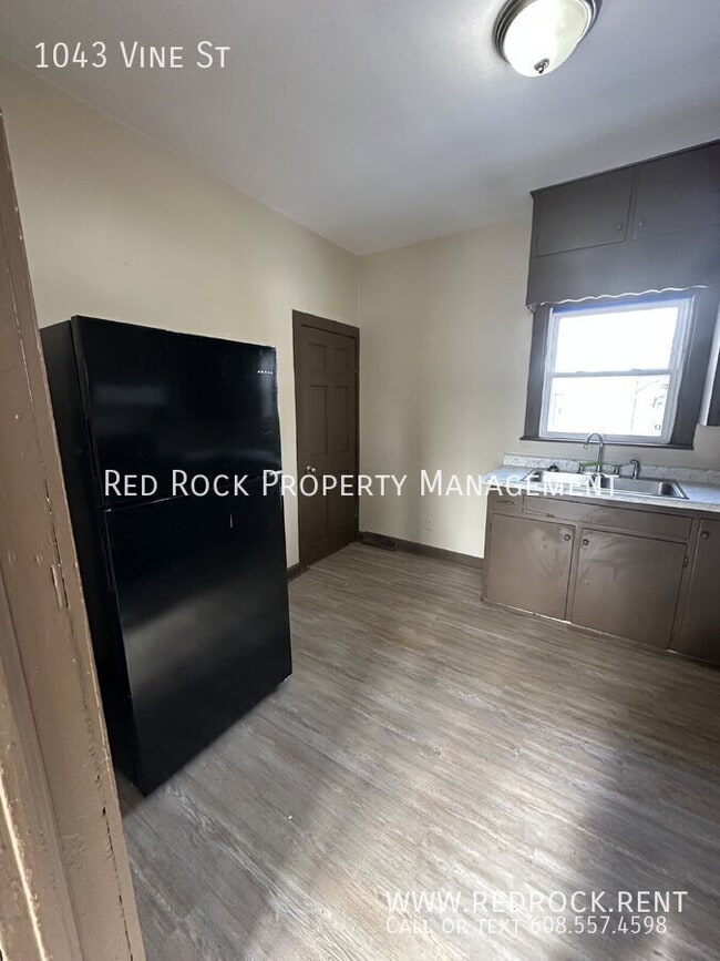 Building Photo - 1043 Vine St