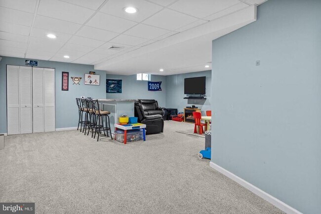 Building Photo - 925 Shenkle Dr
