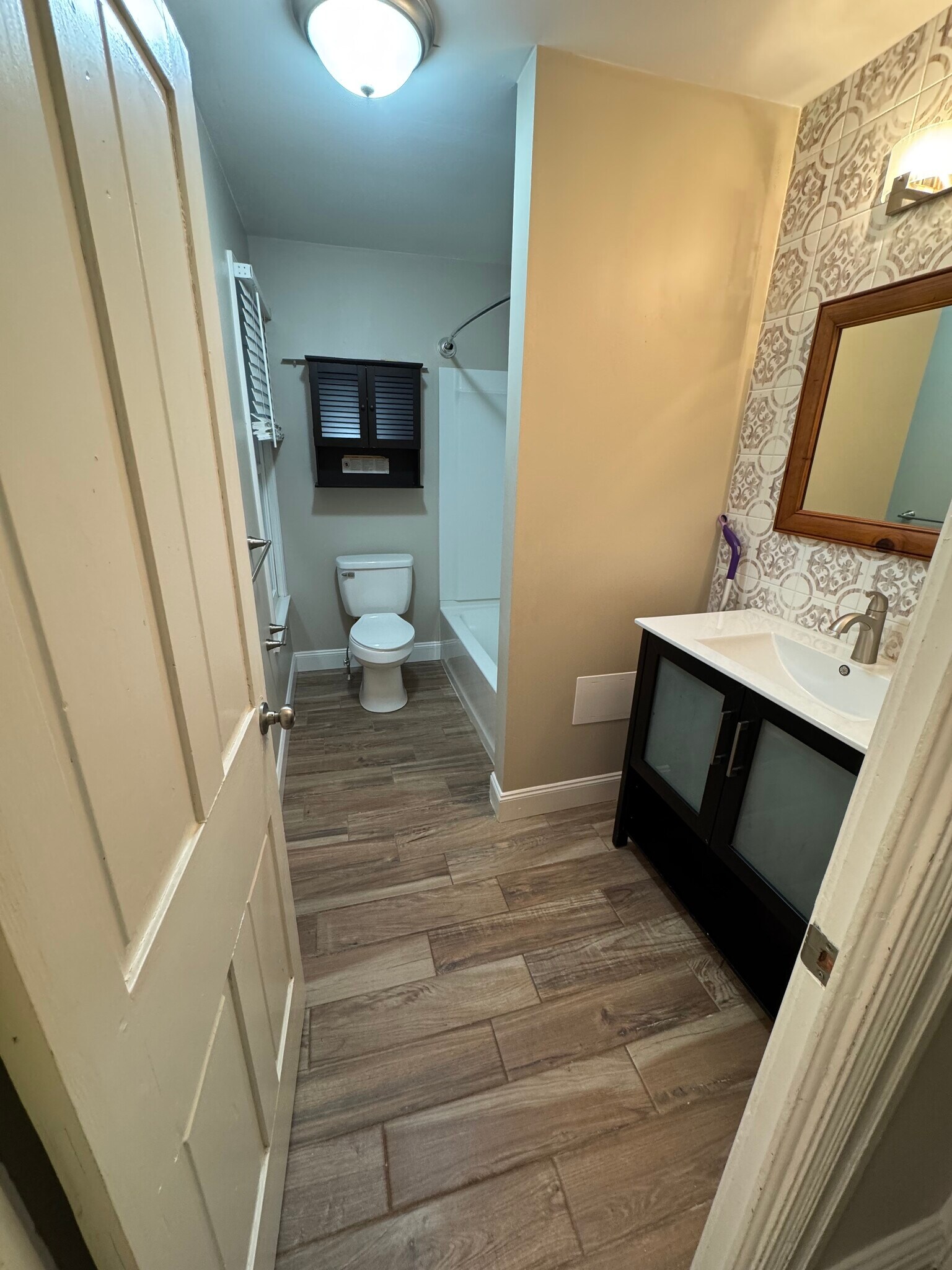 Building Photo - 554 Walnut St