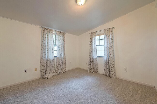 Building Photo - 2520 Richmond St