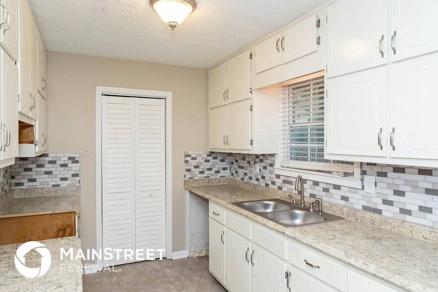 Building Photo - 5845 Bearing Way