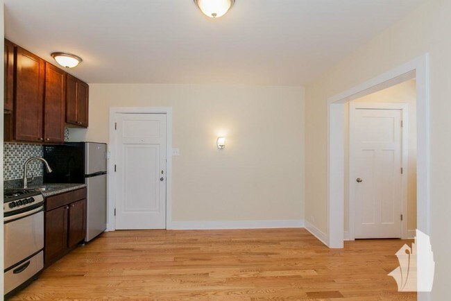 Building Photo - 4546 North Damen-308