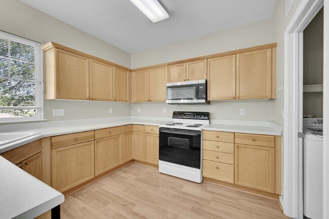 Building Photo - $1,995 - 4 Bed,2.5 Bathroom Home  in Colorado Springs with in Unit Laundry and Fenced in yard!