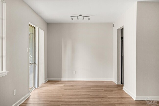 Building Photo - 75 Nightingale Ln
