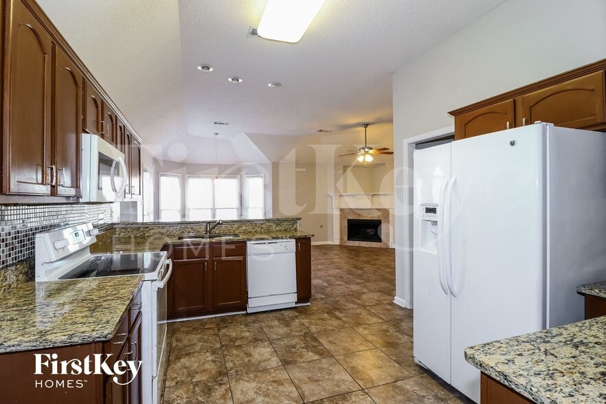 Building Photo - 1535 Far Dr